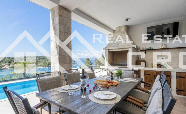 Luxuriously appointed villa in a quiet location with a beautiful sea view, for sale (3)