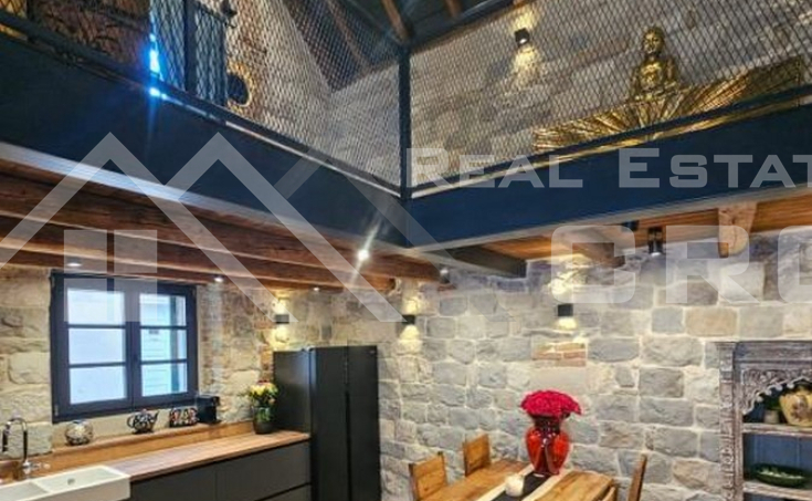 Beautifully renovated stone house in a very attractive location, above the sea and a lovely beach (4)