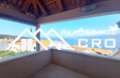 Spacious three-bedroom apartment with a beautiful view of the sea, for sale (1)