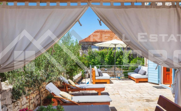 Beautifully renovated historic villa with a wonderful sea view, for sale (12)