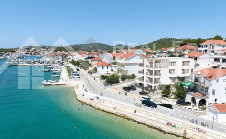 Sibenik Immobilien – Ausgezeichnete Wohnungen direkt über dem Meer und einem Strand, Insel Murter, zum Verkauf