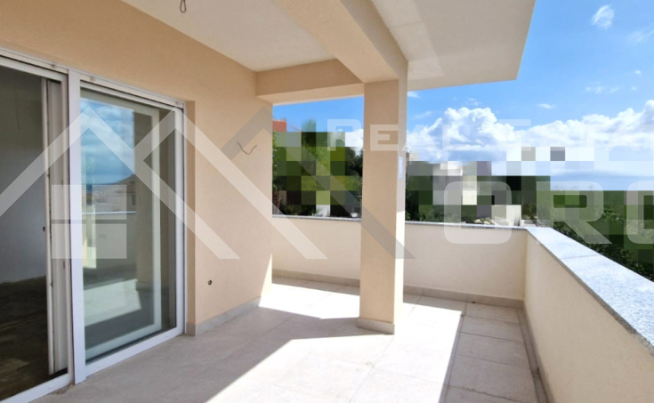 Family villa boasting a modern design with a large terrace, in Kastel Luksic, for sale (3)