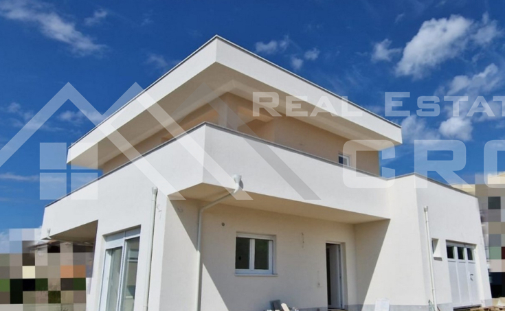 Family villa boasting a modern design with a large terrace, in Kastel Luksic, for sale (4)