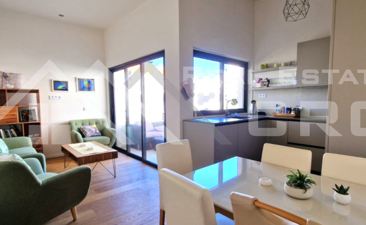 Brac properties – Elegantly furnished two-bedroom apartment near a lovely beach, for sale