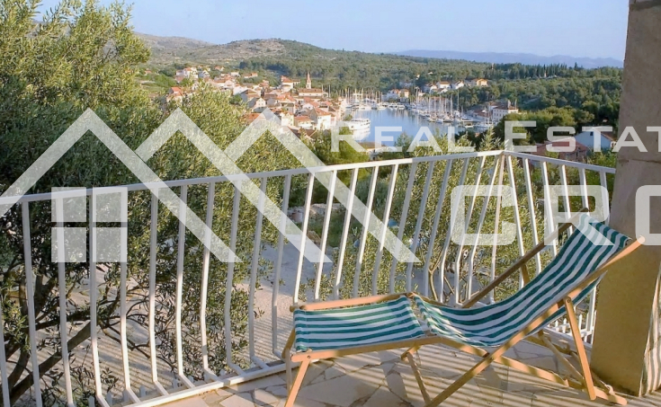 Brac properties - Semi-detached house with a beautiful sea view, in a quiet environment, for sale