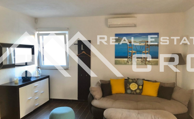 Two-bedroom furnished apartment with garden in Sutivan (5)