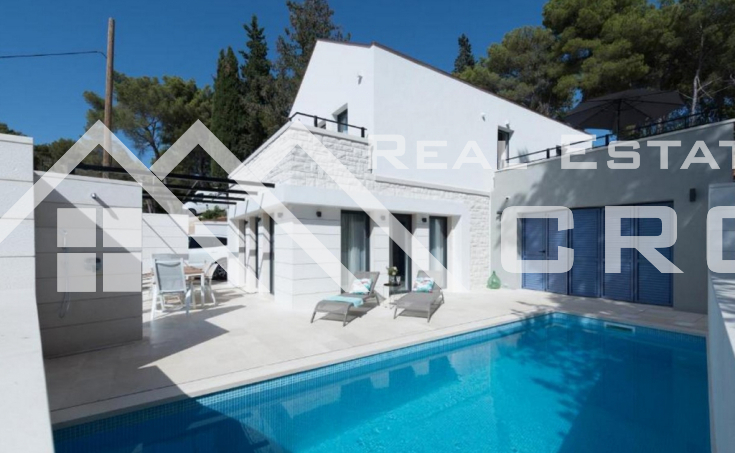Brac properties - Fully furnished contemporary villa with a swimming pool, in a peaceful environment, for sale
